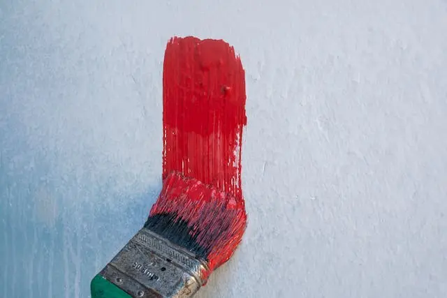 pintura roja en una pared