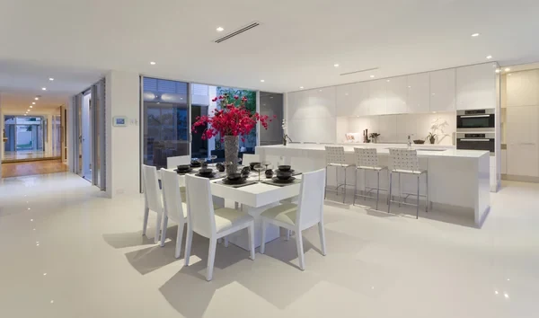 cocina abierta con Integración total con el salón y el comedor