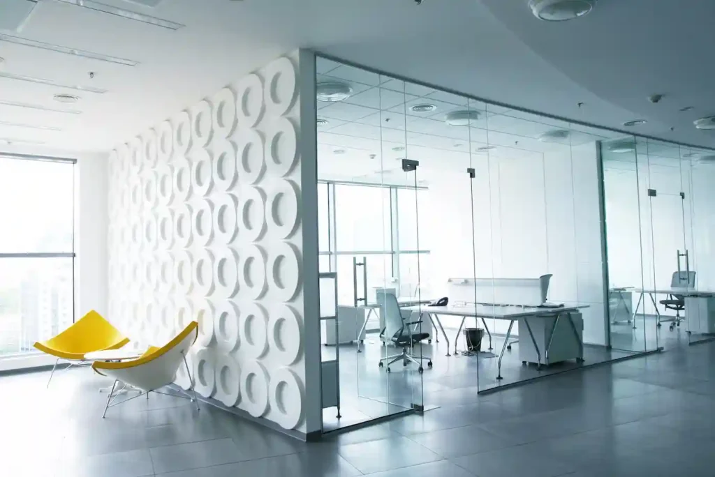 oficinas con paredes de vidrio